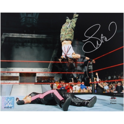 lita-wwe-autographed-.jpg