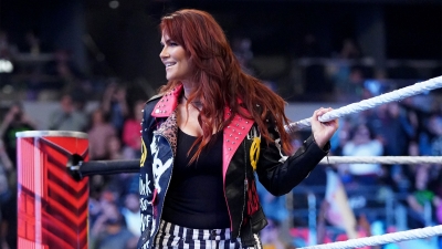 lita-wwe-elimination-chamber.jpg