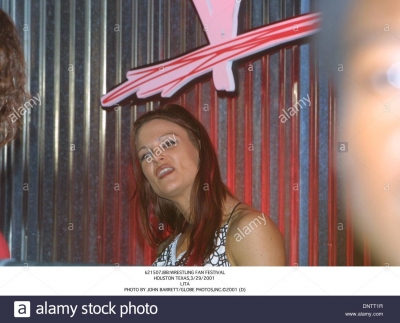 mar-29-2001-k21507jbbwrestling-fan-festivalhouston-texas3292001-lita-DNTT1R.jpg