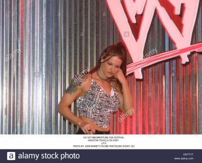 mar-29-2001-k21507jbbwrestling-fan-festivalhouston-texas3292001-lita-DNTT1T.jpg