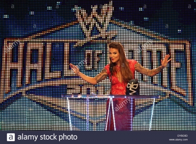 new-orleans-louisiana-usa-5th-apr-2014-lita-speaks-to-the-wrestling-DYBC6D.jpg