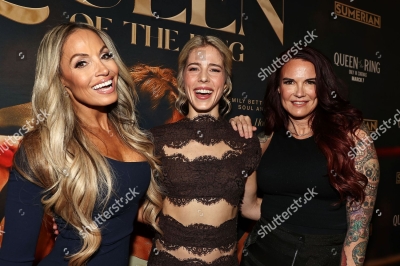 trish-stratus--emily-bett-rickards-lita-1500w-15179599bs.jpg