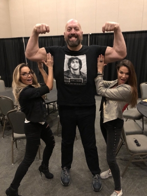 twittertrishstratuscom38.jpg