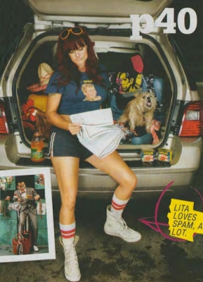 wwemagoct064.jpg