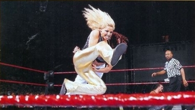 wwfmagfeb026.jpg