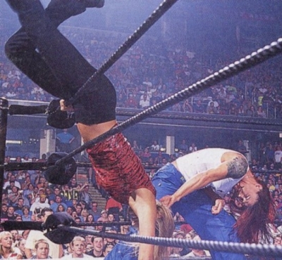 wwfmagoct013.jpg
