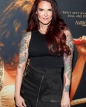 gettyimagesqueenofthering3.jpg
