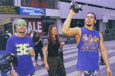 wwemagjune025.jpg