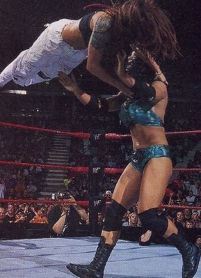 wwfmagaug016.jpg