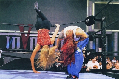 wwfmagdec0118.jpg