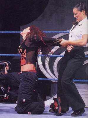 wwfmagdec0122.jpg