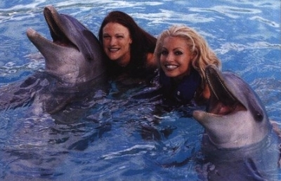 wwfmagmar027.jpg