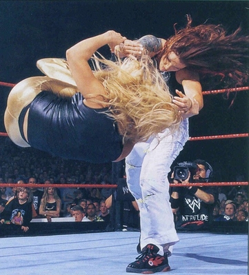 wwfmagmay023.jpg