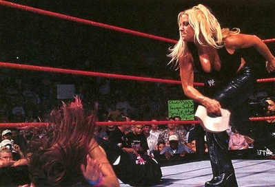wwfmagnov004.jpg