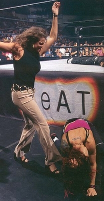wwfmagnov005.jpg