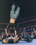 rawmagnov022.jpg