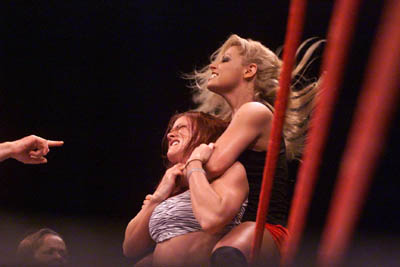 trish_lita_jun01-sun.jpg