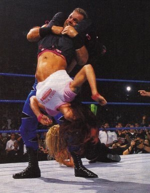wwfmagdec0116.jpg
