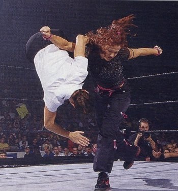 wwfmagfeb013.jpg